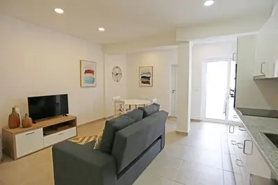 B88 - Mendon a Street Apartment