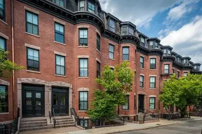 Pelicanstay in Boston Bay Village
