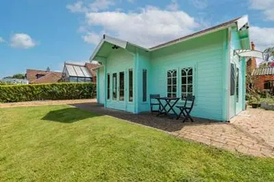 Host Stay Violet Lodge