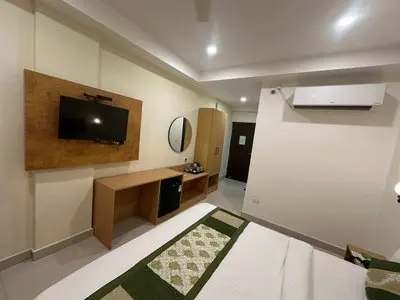 Yatharth Inn
