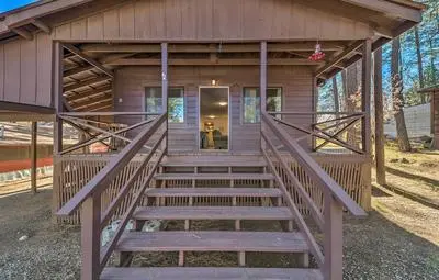 Ruidoso Cabin - Walk to Midtown Dining & Shops!