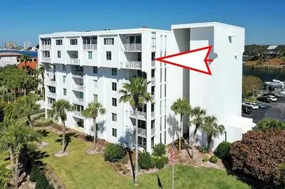 Dolphin Point #602a