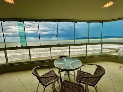 Apt w/ Gourmet Balcony Oceanfront Rkr0502