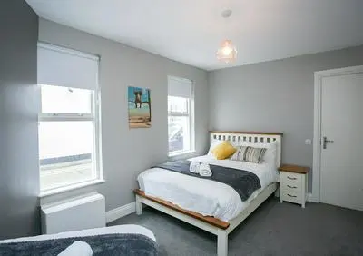 11 College Place North