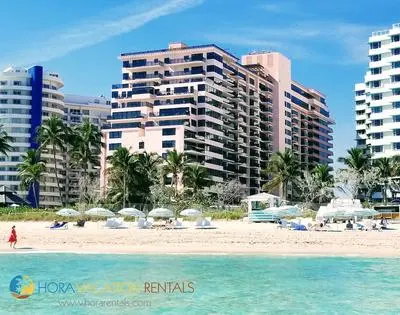 Alexander 1121 3 Bedroom Apts by RedAwning