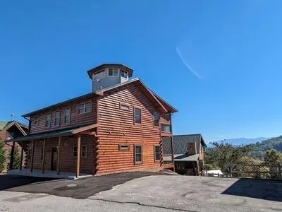 Ern862 - Meme's Hunt'n Camp 3 Bedroom Cabin by RedAwning