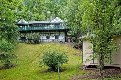 Hatcher's Haven 4 Bedroom Cabin by RedAwning