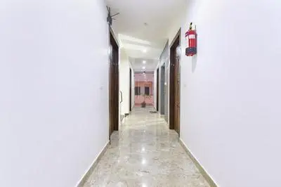 Fabhotel Hari Residency