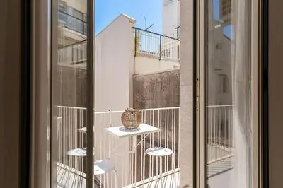 Ierone Apartment With Balcony by Wonderful Italy