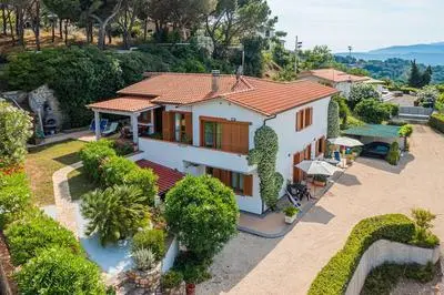 Master Apartment in Villa 6 to 8 Persons With Large Private Garden