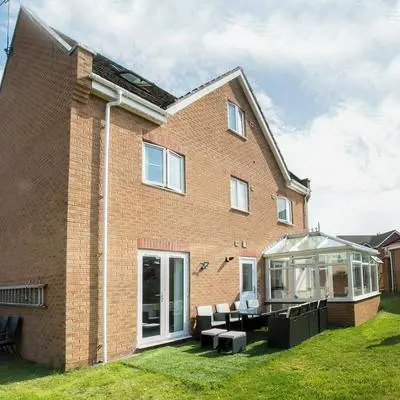 5 Bed Detached House - Sleeps 14