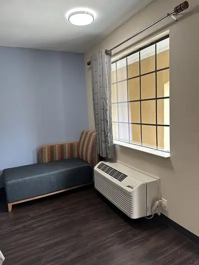 Express Inn & Suites