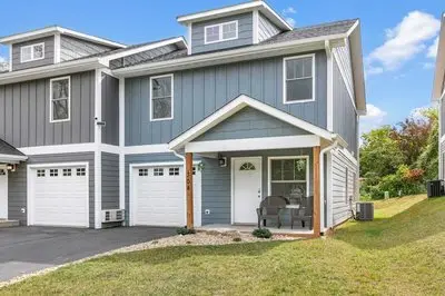 White Pine & Red Bud Buyout by Avantstay 2 Home Buyout Sleeps 16!