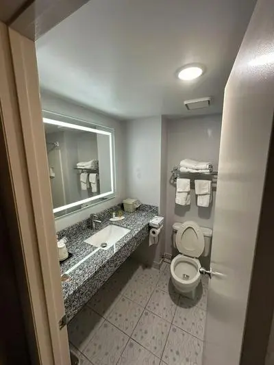 Aderi Hotel Niantic