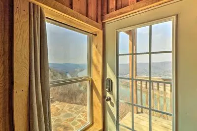 Peaceful Mountain Air Getaway w/ Fire Pit!
