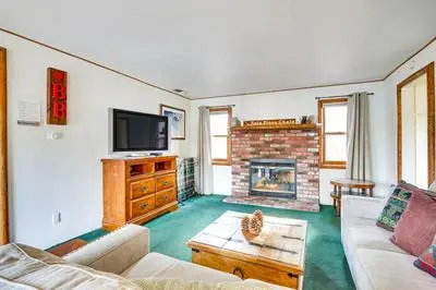Big Bear Lake Cabin Rental < 2 Mi to Snow Summit!