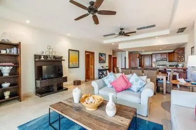 Beachfront w Direct Beach Access Private Jacuzzi