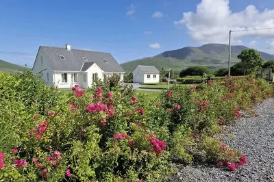 Cosy Cahirciveen Villa - Stunning Views