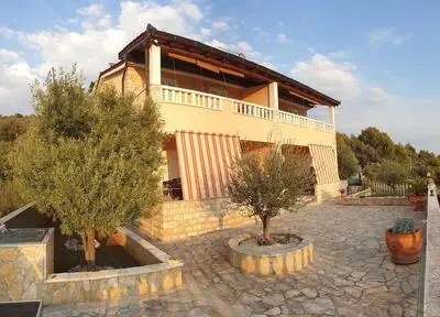 A1- apt With Terrace, Just 3 min Walk to the Beach