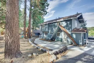 Walk to Slopes: Gem w/ Hot Tub in Big Bear Lake