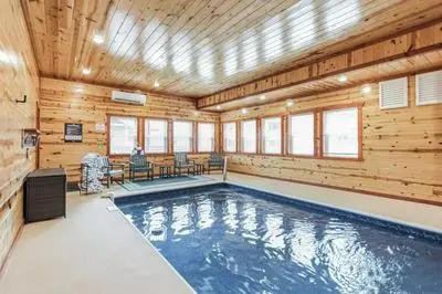 Laurel Point by Avantstay Sleeps 18! Indoor Pool, Hot Tub, Theater, Game Room