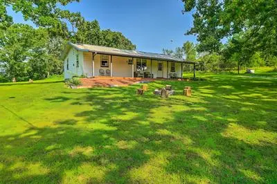 Quiet Country Home in Ava With Chic Interior!