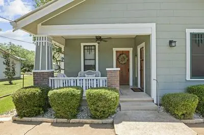 1929 Bell Estate 1 Bedroom Cottage