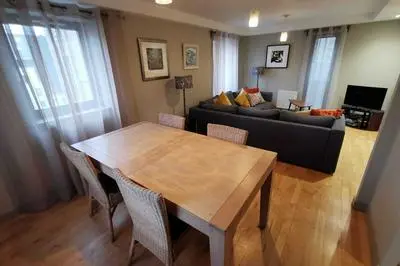 Bright, Modern Apartment - Royal Mile