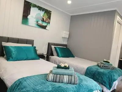 2-bedroom Guesthouse in Derby City, Parking, Wi-fi