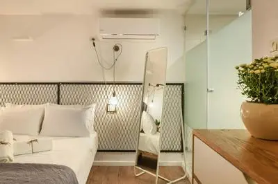 The Carmel House Apt hotel By Sea N Rent