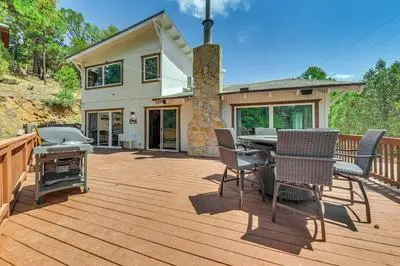 Modern Retreat w/ Deck: 14 Mi to Ski Apache!
