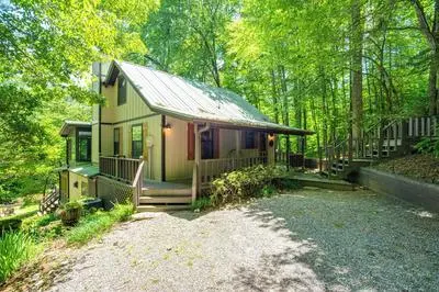 Remote Cooper Creek 'trout House' w/ Hot Tub