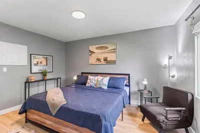 Spacious Apartment with Free Parking