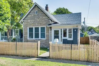 Indy Retreat w/ Yard ~ 1 Mi to Fountain Square!