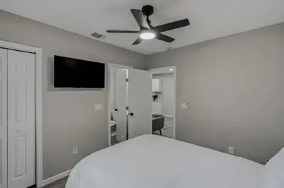 Spacious 3BR Retreat Near Downtown River Walk
