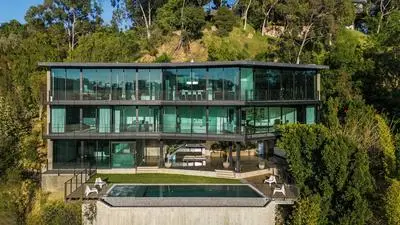 Glass Mansion - Chic Glass Villa in LA Hills With Views, Style & Serenity