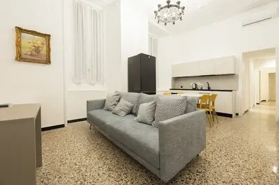 Airy 5BR Flat with Balcony - Old Town