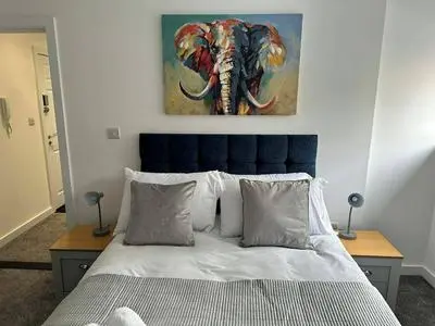 Bright & Cozy Hull Stay