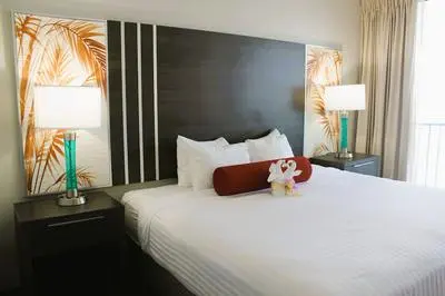 Elevated Aqua Palms Waikiki Studio Condo