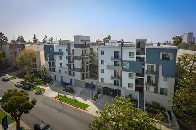 Prime Walking Distance to UCLA N309
