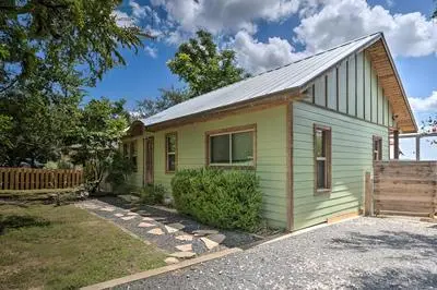 Pet-friendly Austin Home w/ Deck, Yard, & Views!