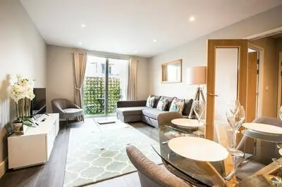 The Wren Beautiful Apartment inc parking