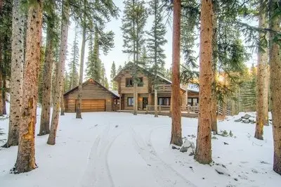 Bear Lodge 6 Bedroom Home by RedAwning