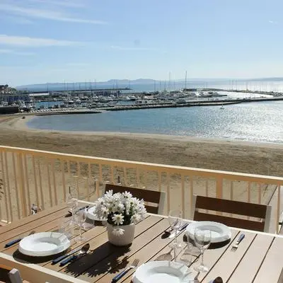 Avenida 5A in Roses With 3 Bedrooms and 2 Bathrooms