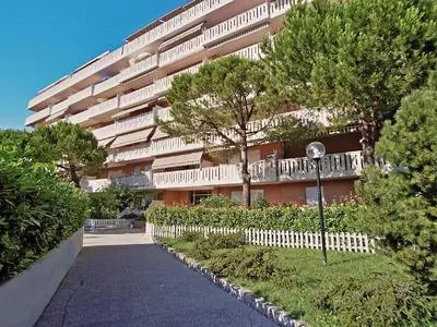 Apartment by the Beach With Pool View
