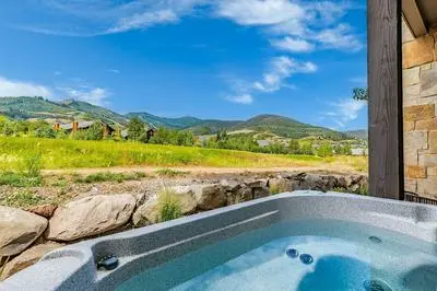 Slope Sight by Avantstay A Location w Hot Tub