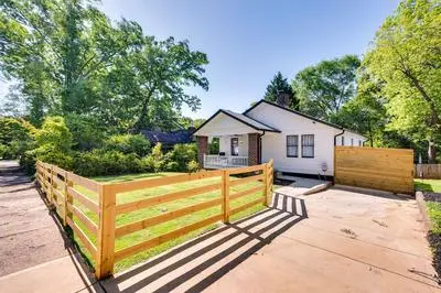 Updated Atlanta Getaway w/ Yard ~ 5 Mi to Downtown