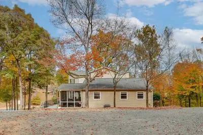 Cheerful Lake Wylie Home With Fire Pit!