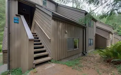 23SW - Luxurious - Wi-Fi - Fireplace - Sleeps 4