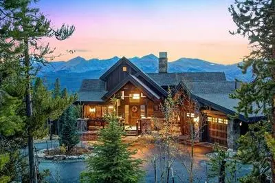 Three Sisters Lookout 5 Bedroom Home
